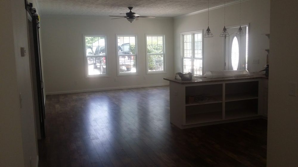 Finished room with ceiling fan and lighting